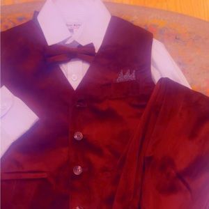 Isaac Mizrahi Shirt, Bow tie, vest, and pants in size 6T velvet in Burgundy